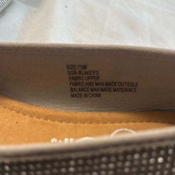 Perfect for any occasion, these shoes offer comfort and sophistication. 7.5W - Picture 6 of 7